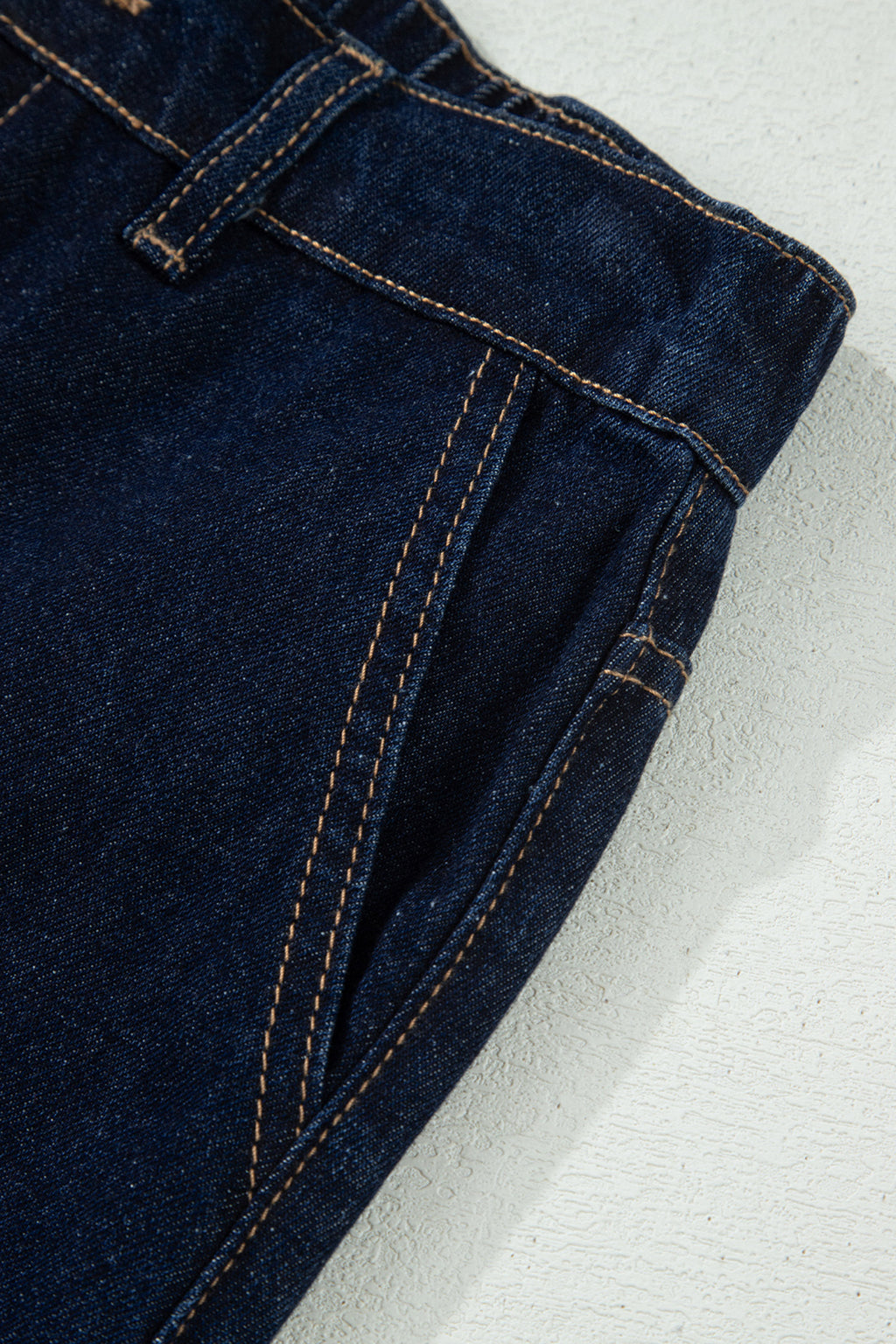 Pantalones cortos vaqueros holgados de mezclilla azul marino con ribete festoneado bordado