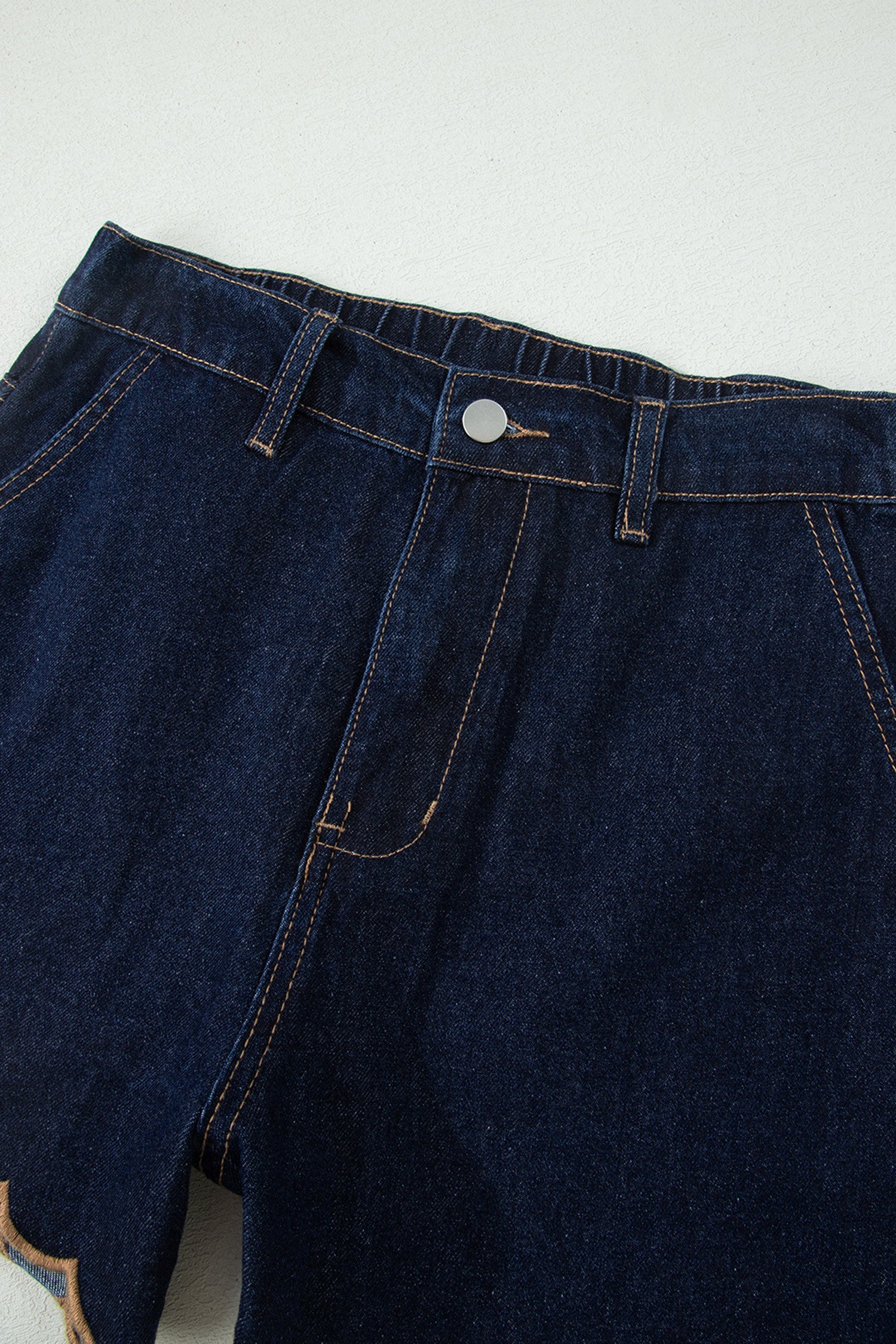 Pantalones cortos vaqueros holgados de mezclilla azul marino con ribete festoneado bordado