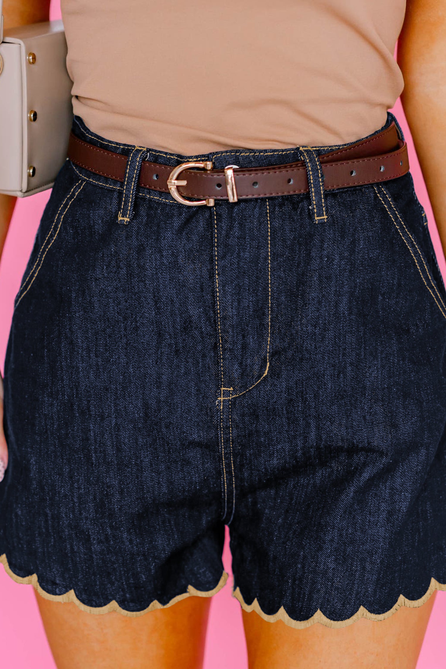 Pantalones cortos vaqueros holgados de mezclilla azul marino con ribete festoneado bordado