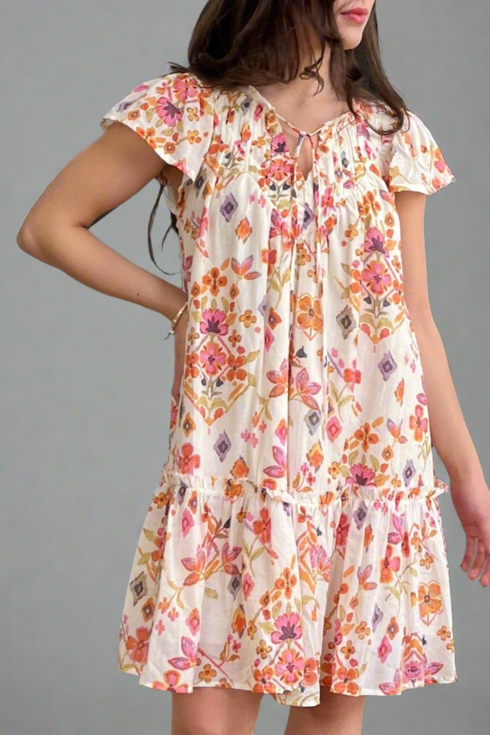Minivestido de manga corta con volantes y estampado floral color albaricoque