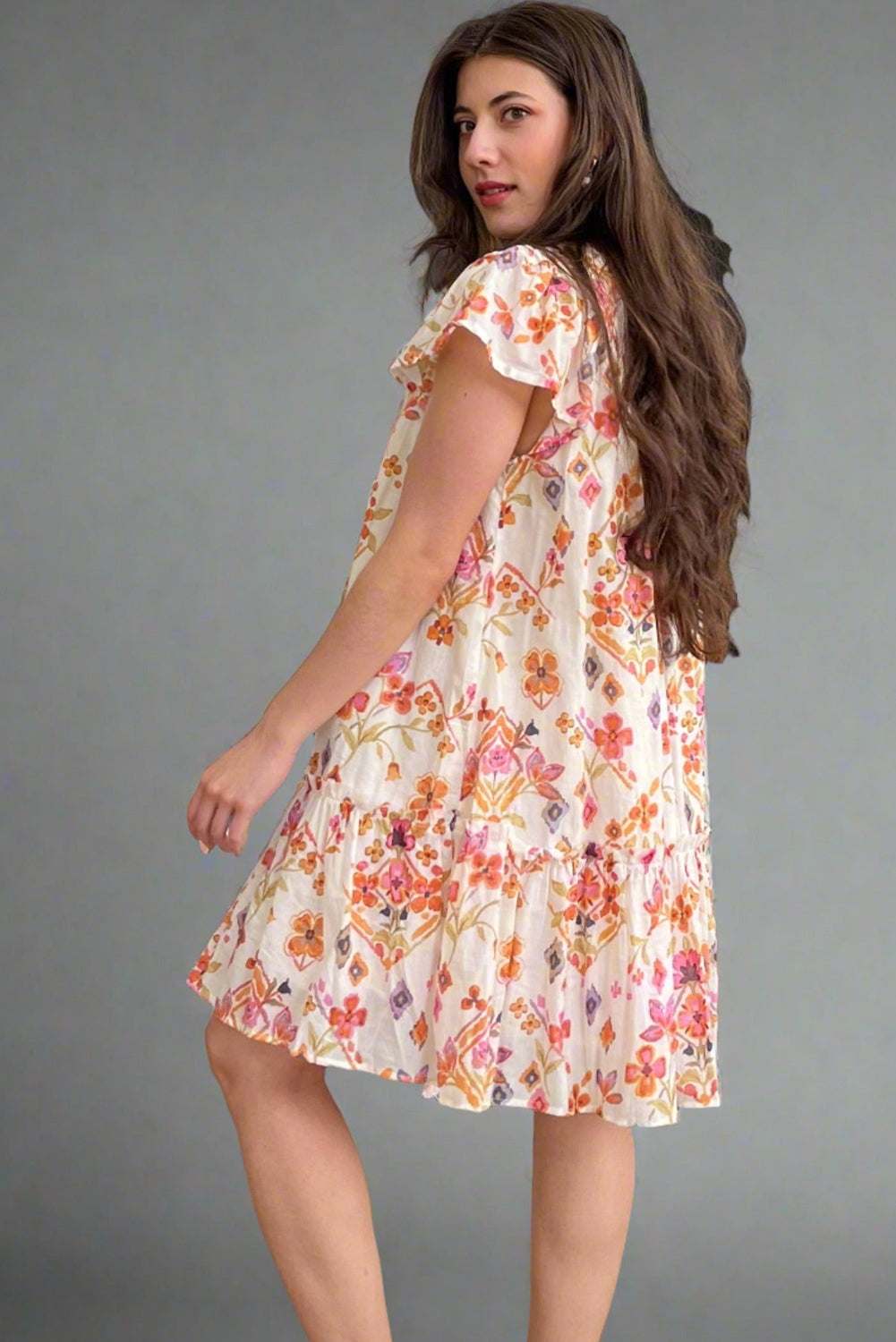 Minivestido de manga corta con volantes y estampado floral color albaricoque