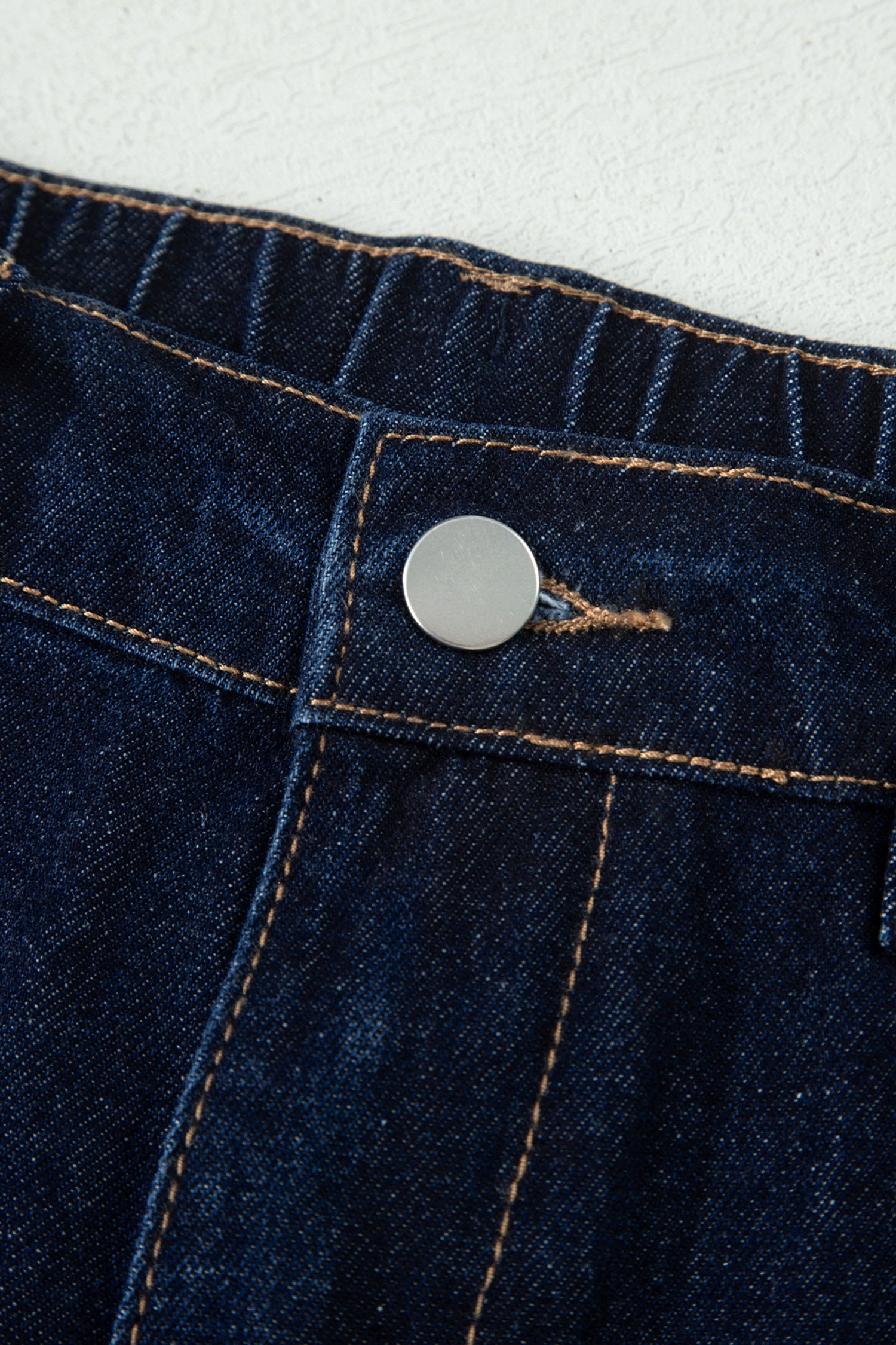 Pantalones cortos vaqueros holgados de mezclilla azul marino con ribete festoneado bordado
