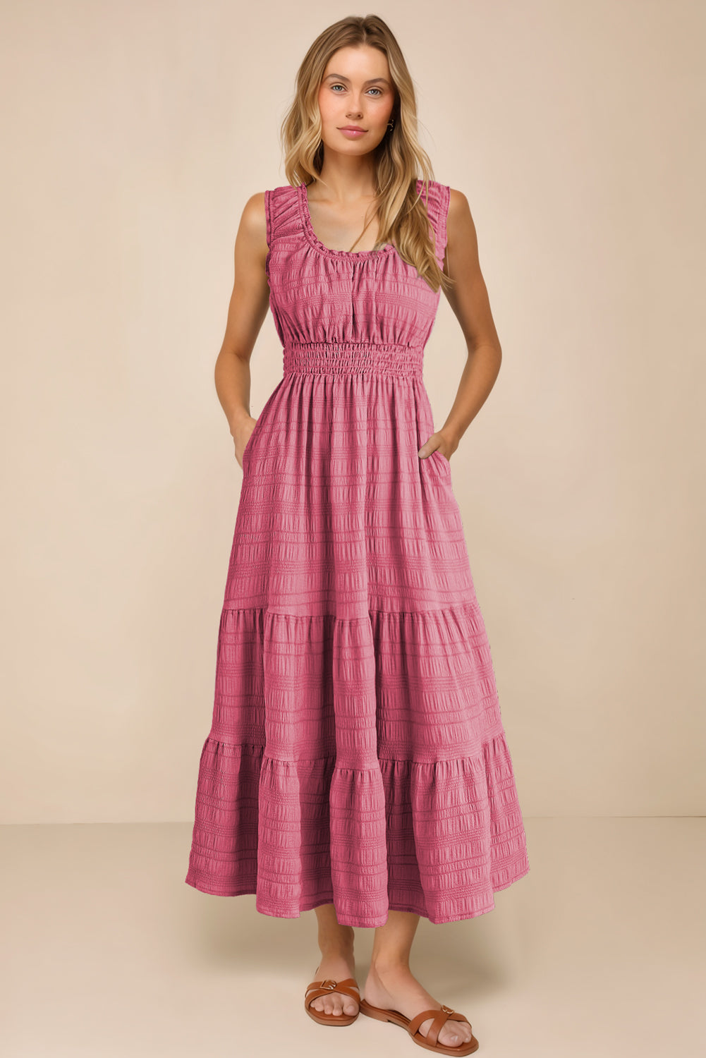 Ärmelloses Midikleid mit eckigem Ausschnitt und gerafften Falten in Rosa